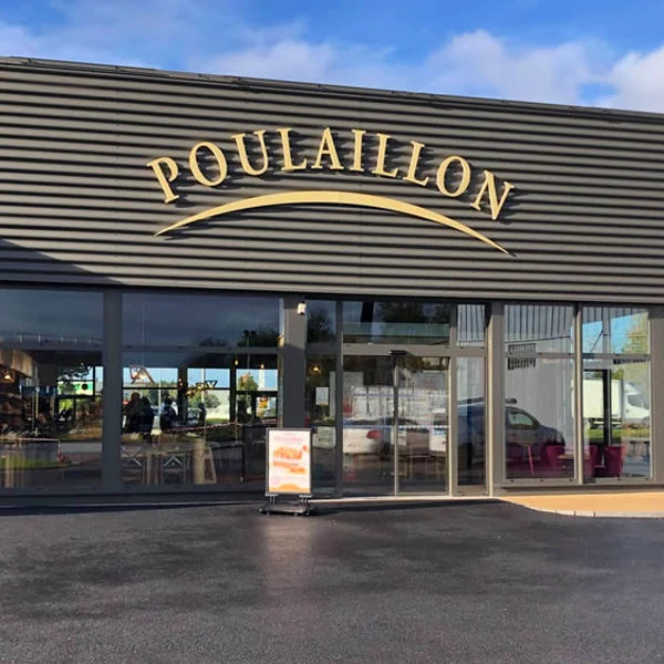 Devanture d'un magasin Poulaillon, boulanger, pâtissier, traiteur