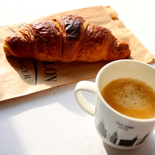 Croissant et café